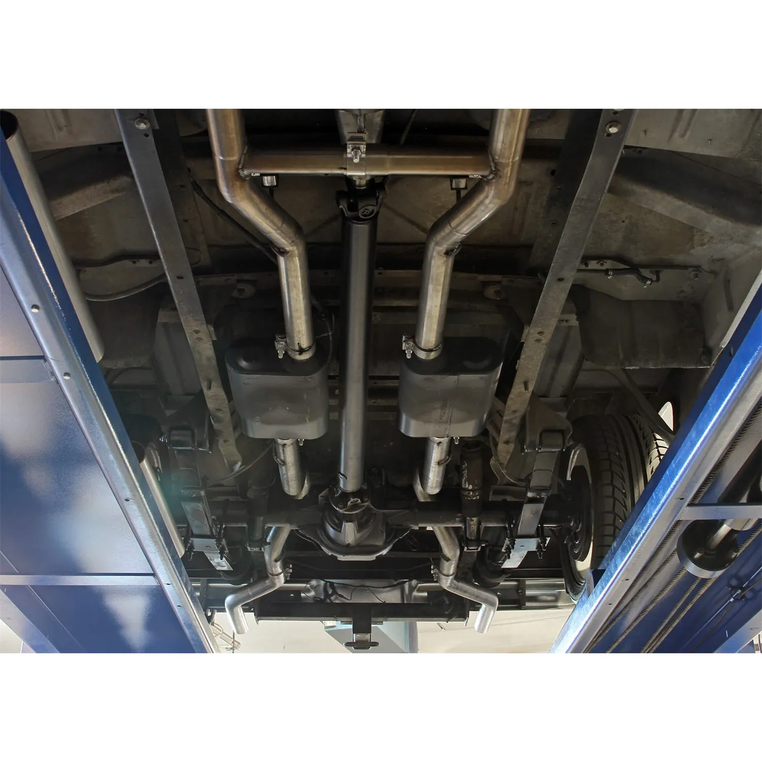 Flowmaster American Thunder Header-Back Exhaust System - 2-1/2 in Tailpipe - Ford Fullsize Truck 1967-72